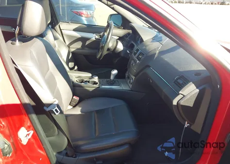 2008 Mercedes-Benz C 300 Luxury/Sport z USA, uszkodzony, nr VIN WDDGF54X48R026065